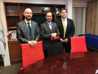 Liderazgo. En la imagen están los integrantes de la nueva mesa directiva que fue elegida ayer en Canacintra Torreón.