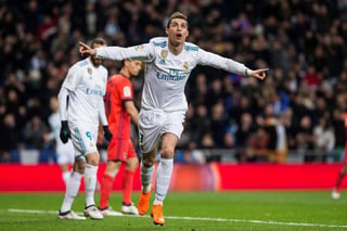 Cristiano Ronaldo marcó su segundo gol, el cuarto del Real Madrid, a los 36 minutos. Fue con un remate de cabeza tras un saque de esquina desde la banda derecha. (EFE)