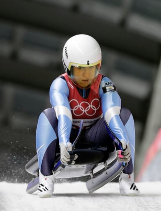 La argentina Verónica Ravenna debutó ayer en los Juegos Olímpicos de Invierno con la disputa de las dos primeras mangas de luge. Argentina Ravenna debuta en el luge 