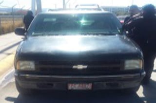 Agentes de la Policía Municipal de Gómez Palacio lograron recuperar una camioneta de la marca Chevrolet, en color verde, modelo 1997 y serie1GNDT13WXV2195302 que cuenta con reporte de robo del 31 de octubre de 2017 en Torreón, Coahuila. (EL SIGLO DE TORREÓN)
