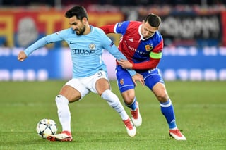 Ilkay Gundogan marcó dos tantos en la goleada del Manchester City 4-0 sobre Basilea. (EFE)