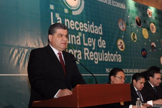 Encuentro. El gobernador de Coahuila, Miguel Ángel Riquelme participó en un foro en la Ciudad de México. (ESPECIAL) 