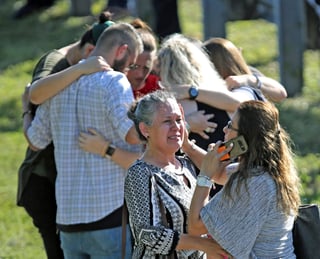 Una nueva matanza en escuelas de Estados Unidos (EU); 17 víctimas mortales más, ahora en Florida. (AP)