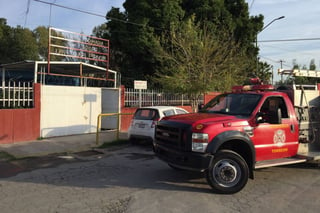 Atención. Personal del departamento de Bomberos de Torreón acudió a atender la emergencia. (EL SIGLO DE TORREÓN)