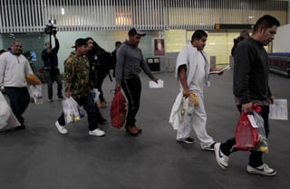 Condiciones. Son pocos los padres que optan por traerse a sus hijos de regreso a México, prefieren que se queden en Estados Unidos.  (EL SIGLO DE TORREÓN)
