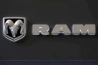 El grupo Fiat Chrysler (FCA) llamó hoy a revisión 228,508 camionetas Ram en todo el mundo para reparar un defecto que permite sacar de forma inadvertida la palanca de cambio de la posición de 'park'. (ARCHIVO)