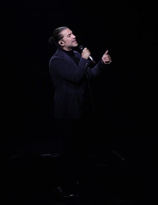 El cantante inició su gira Rompiendo Fronteras Tour en Auditorio Nacional y coronó la noche con un popurrí de Juan Gabriel. (ARCHIVO)