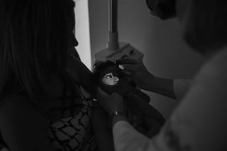 Autoridades estatales de salud alertaron a los chihuahuenses por falsos optometristas, oculistas y oftalmólogos que se ostentan como profesionales y ofrecen servicios casa por casa. (EFE)
