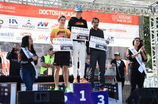 Apenas hace unos días, Javier obtuvo el subcampeonato de la carrera atlética de 5 kilómetros organizada por El Siglo de Torreón. (Archivo)