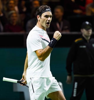 Roger Federer venció 4-6, 6-1, 6-1 a Robin Haase en Rotterdam y avanzó a las semifinales. (EFE)