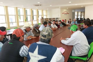 Reunión. Funcionarios de Secretaría de Desarrollo Rural escucharon las peticiones de productores.
