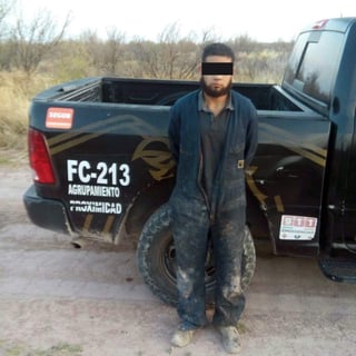 Durante las primeras horas de este sábado, elementos de Fuerza Coahuila realizaron la detención de un grupo de personas que realizaban la extracción de combustibles de ductos en el ejido 28 de Agosto. (ESPECIAL)