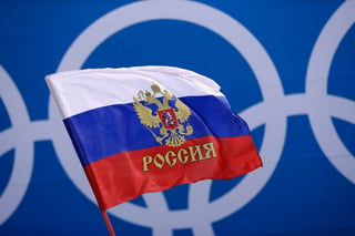 Un caso confirmado de dopaje podría representar un obstáculo en los esfuerzos de Rusia por contar con un equipo formalmente reincorporado a tiempo para la ceremonia de clausura. (AP)