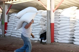 Dulce espera. El sector azucarero espera que México llegue a consolidar las negociaciones del Tratado de Libre Comercio. (ARCHIVO)