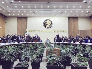 En sesión extraordinaria del Consejo General, el Instituto dio respuesta a las consultas realizadas por Morena y PT sobre qué se puede y qué no en el periodo de intercampañas. (TWITTER)