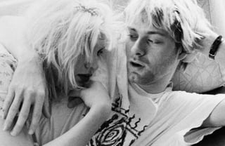Courtney Love mediante una fotografía y un mensaje en Instagram recordó al fallecido Kurt Cobain, quien habría cumplido hoy 51 años. (ESPECIAL)