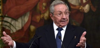 Castro y el grupo de legisladores estadounidenses encabezados por el senador Patrick Leahy trataron 'asuntos de interés para ambos países', refirió una nota divulgada por la televisión estatal cubana con imágenes del encuentro. (ARCHIVO)