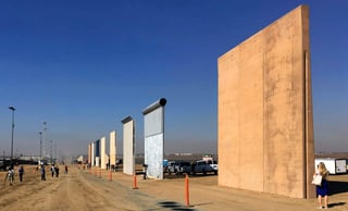 El gobierno de Estados Unidos comenzó ayer miércoles los trabajos para erigir una porción de muro en los límites de California con Baja California, en reemplazo de una barrera construida en la década de 1990. (AP)