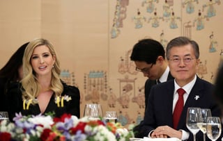 La hija del presidente estadounidense Donald Trump encabeza la delegación de su país en la ceremonia de clausura de los Juegos de Pyeongchang. (AP)