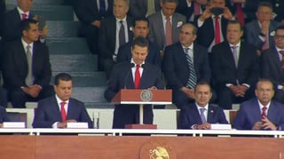 Peña Nieto encabezó este sábado la ceremonia del 197 del Día de la Bandera en el Campo Marte. (TWITTER)
