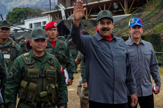 Durante un acto con militares, Maduro dijo que los cargos que ha ejercido fueron producto de elecciones populares, incluida la presidencia, tras las elecciones de 2013. (EFE)