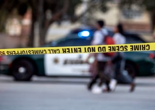 El policía argumentó que hizo lo correcto en una situación incierta y caótica como la ocurrida el 14 de febrero en la peor masacre en una escuela de Florida. (ARCHIVO)