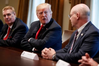'Las estaremos firmando la próxima semana. Y tendrán protección por un largo periodo de tiempo', señaló Trump tras un encuentro con líderes empresariales en la Casa Blanca. (AP)
