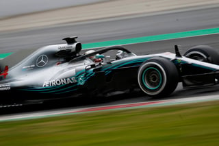 El británico Lewis Hamilton durante la jornada de ayer en España. Hamilton encabeza pruebas en la F1