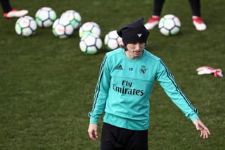 Luka Modric está en duda para el partido del martes contra el PSG. (Archivo)
