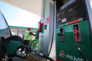 Tendencia. El aumento de precios le representó a Pemex un incremento en los ingresos por concepto de venta del combustible. (ARCHIVO)