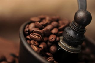 Cuanto más café se beba, más se tendrá que ingerir para sobrevivir el día, por lo que al igual que con cualquier otro medicamento, hay dependencia. (ARCHIVO)