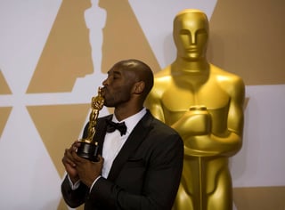 Kobe Bryant ganó un Oscar al mejor cortometraje animado. Crece la petición para retiro del Oscar a Kobe Bryant