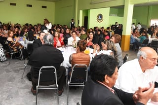 Desayuno. Participaron mujeres de diversos ámbitos en el desayuno, así como otras autoridades del Ayuntamiento de Lerdo. (EL SIGLO DE TORREÓN)