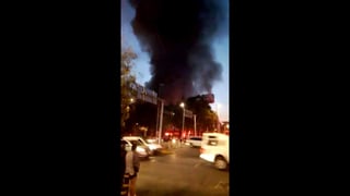 A los incendios que se registraron la mañana de este viernes 9 de marzo en las delegaciones Gustavo A. Madero y Cuauhtémoc, en distintos comercios de abarrotes, se sumó otro más en el municipio mexiquense de Valle de Chalco Solidaridad. (TWITTER)
