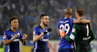 Los jugadores del Schalke 04 celebran el triunfo sobre Mainz en la Bundesliga. (EFE)