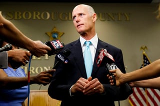 Ley. El gobernador de Florida, Rick Scott, firmó un proyecto de ley de seguridad escolar.