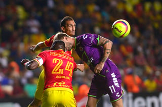 El Morelia le dio un empujón más al Tiburón rumbo al descenso. Los purépechas derrotaron 2-0 al Veracruz y arribaron al segundo lugar con 19 puntos. (Jam Media)
