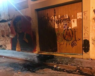 La protesta dejó únicamente daños materiales en el hotel del magisterio, ubicado en el barrio del Ex Marquesado, al poniente de la ciudad de Oaxaca. (ESPECIAL)