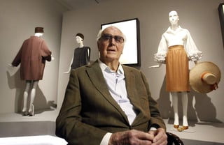 Muere a los 91 años el legendario modisto francés Hubert de Givenchy. (ARCHIVO) 
