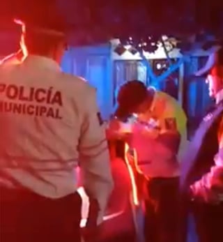 Persigue. Es titular de Vialidad, Pedro Luis Bernal, pero porta camisa de la Policía Municipal. Utiliza vehículo de Fortaseg. (CORTESÍA)