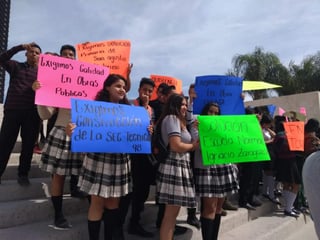 Señalaron que la protesta no es contra el Ayuntamiento de Torreón y que lo único que piden es una audiencia con el Gobierno del Estado. (EL SIGLO DE TORREÓN)