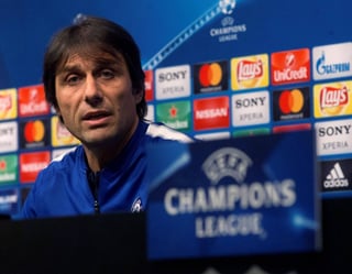 El entrenador del Chelsea FC, el italiano Antonio Conte, durante la rueda de prensa ofrecida ayer en el Camp Nou. (EFE)
