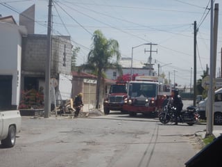 Atención. Bomberos de Torreón usaron equipo especial para ingresar al domicilio.