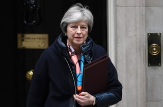 Sanciones. La primera ministra Theresa May prepara un ‘amplio rango’ de medidas contra Rusia. (AGENCIAS)