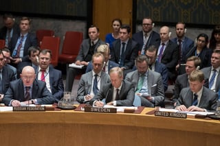 Se dan con todo. Los embajadores de Rusia, Vassily Nebenzia (Izq.), y el de Reino Unido,  Jonathan Allen (Der.), se confrontaron en el Consejo de Seguridad de la ONU. (AGENCIAS)