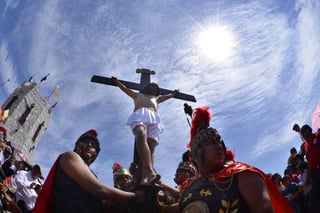 Cita. El obispo, Luis Martín Barraza confirmó su presencia en la representación del Vía Crucis del Cerro de las Noas. (ARCHIVO)