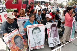 El reciente informe de la ONU que denuncia que al menos 34 detenidos por la desaparición de 43 estudiantes de Ayotzinapa fueron torturados 'no sustenta' dichas acusaciones ni aporta 'elementos nuevos' para avanzar en el caso, indicó hoy el Gobierno de México. (EL UNIVERSAL)