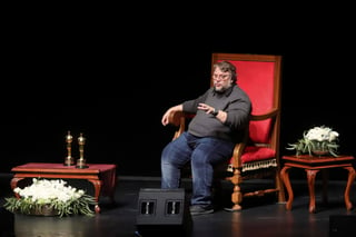 Guillermo del Toro contó que durante la primera Muestra de Cine Mexicano (hoy FICG) le tocó ser tesorero, taquillero, cácaro y hasta guía de invitados. (ARCHIVO)