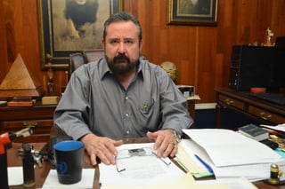 Contrato. Alberto Romero Castañeda es representante de la firma que se hará cargo de representar al Simas en litigio. (EL SIGLO DE TORREÓN)