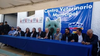 Tras la puesta en marcha del Centro, Manuel Acuña anunció que se autorizó una campaña de esterilizaciones en donde se realizarán mil cirugías. (EL SIGLO DE TORREÓN)